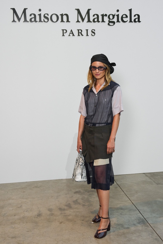 مجموعة ميزون مارجيلا للأزياء الراقية لخريف وشتاء 2026: بداية جديدة تحت قيادة غلين مارتنز