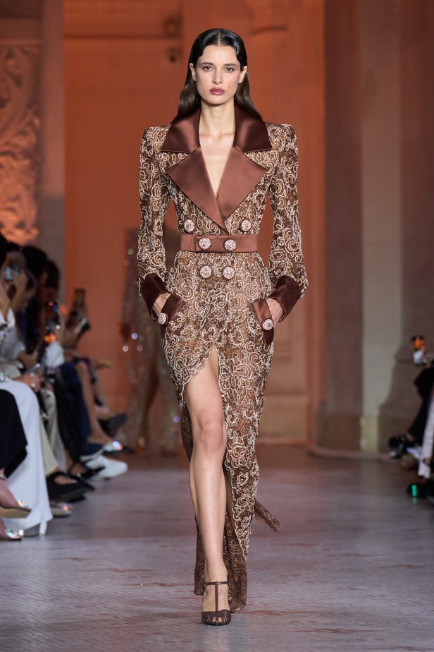 مجموعة Zuhair Murad الراقية لخريف وشتاء 2025