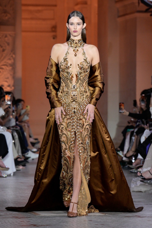 مجموعة Zuhair Murad الراقية لخريف وشتاء 2025