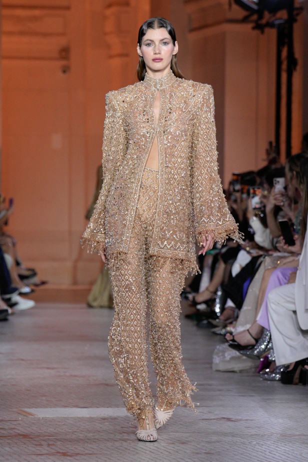 مجموعة Zuhair Murad الراقية لخريف وشتاء 2025