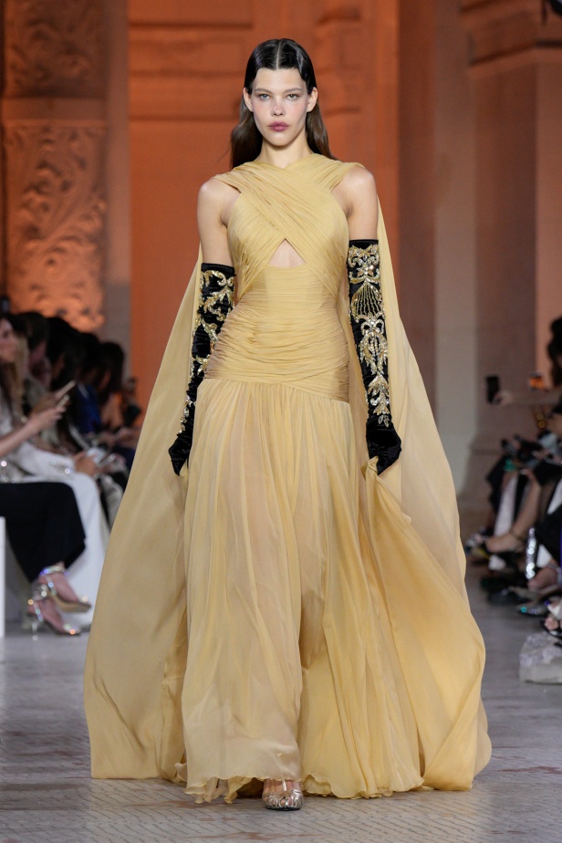 مجموعة Zuhair Murad الراقية لخريف وشتاء 2025