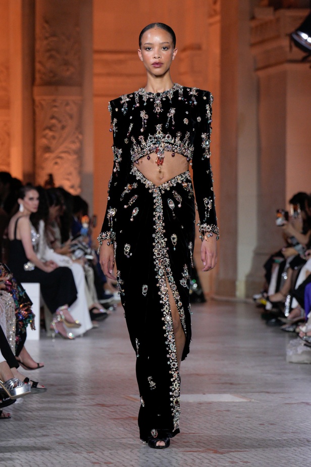 مجموعة Zuhair Murad الراقية لخريف وشتاء 2025