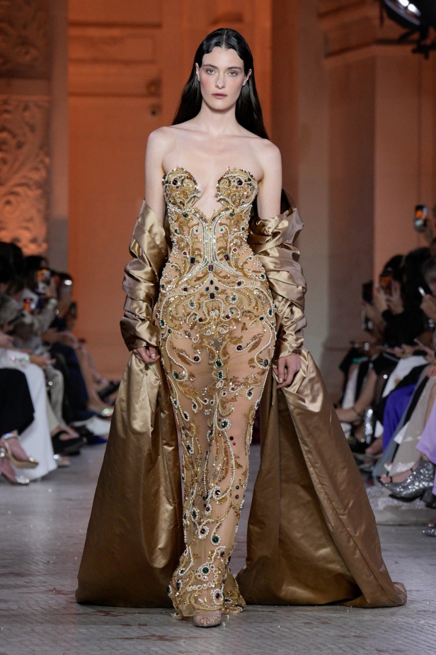 مجموعة Zuhair Murad الراقية لخريف وشتاء 2025