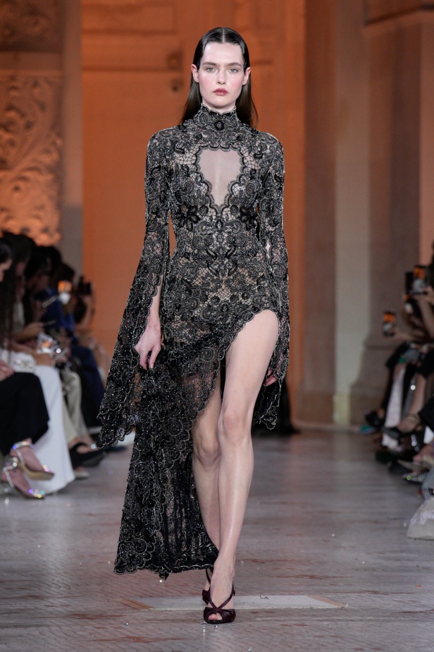 مجموعة Zuhair Murad الراقية لخريف وشتاء 2025