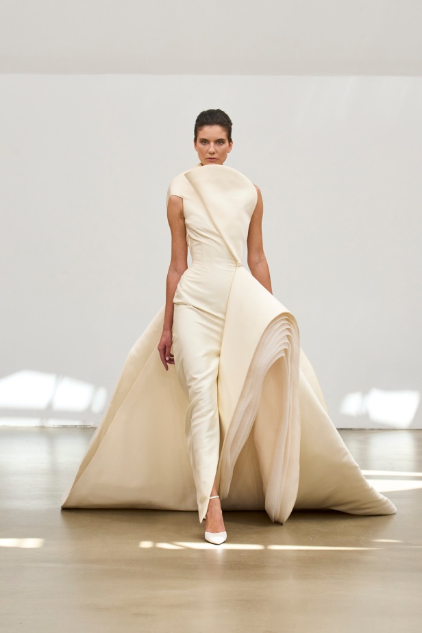 "حين تمشي دمشق على خشبة باريس"... رامي العلي يتحدّث لـ"هي" عن مجموعته لخريف وشتاء 2025 للأزياء الراقية: تقدير كبير ومسؤولية مضاعفة (فيديو)