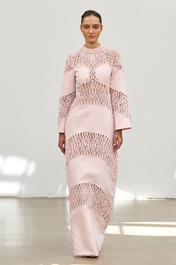 "حين تمشي دمشق على خشبة باريس"... رامي العلي يتحدّث لـ"هي" عن مجموعته لخريف وشتاء 2025 للأزياء الراقية: تقدير كبير ومسؤولية مضاعفة (فيديو)