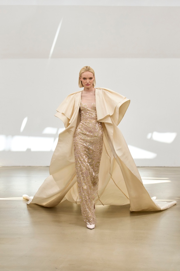 "حين تمشي دمشق على خشبة باريس"... رامي العلي يتحدّث لـ"هي" عن مجموعته لخريف وشتاء 2025 للأزياء الراقية: تقدير كبير ومسؤولية مضاعفة (فيديو)