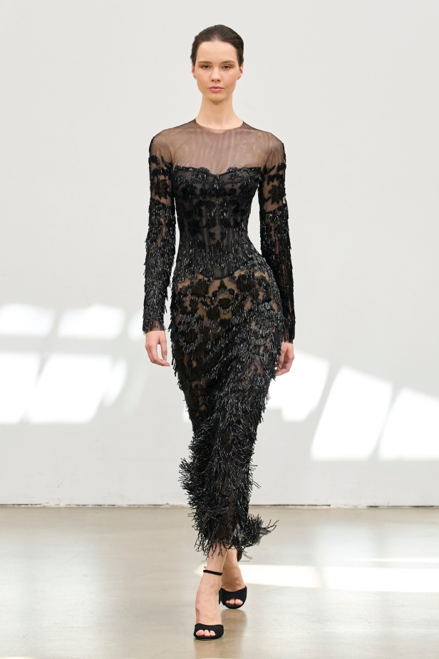 "حين تمشي دمشق على خشبة باريس"... رامي العلي يتحدّث لـ"هي" عن مجموعته لخريف وشتاء 2025 للأزياء الراقية: تقدير كبير ومسؤولية مضاعفة (فيديو)