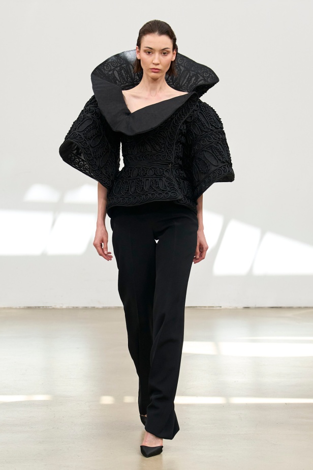 "حين تمشي دمشق على خشبة باريس"... رامي العلي يتحدّث لـ"هي" عن مجموعته لخريف وشتاء 2025 للأزياء الراقية: تقدير كبير ومسؤولية مضاعفة (فيديو)