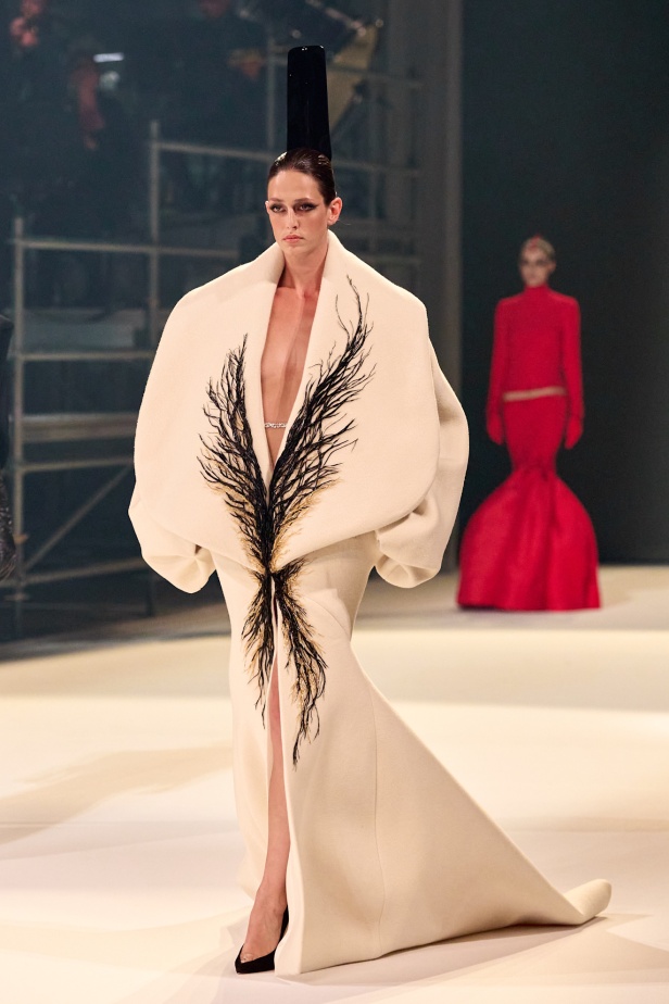 مجموعة Stephane Rolland للخياطة الراقية لخريف وشتاء 2025-2026