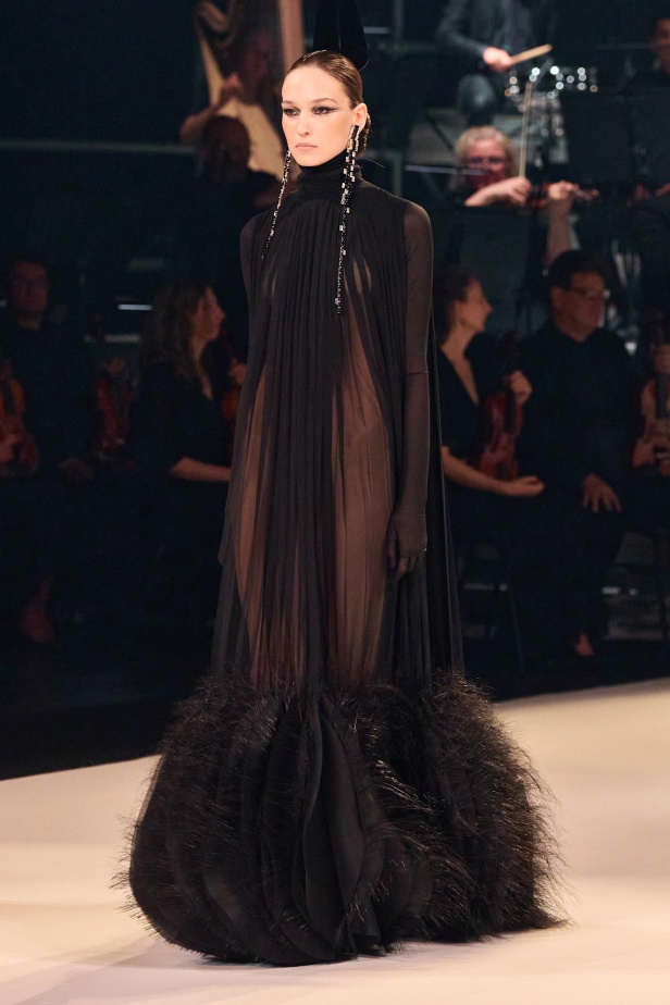 مجموعة Stephane Rolland للخياطة الراقية لخريف وشتاء 2025-2026