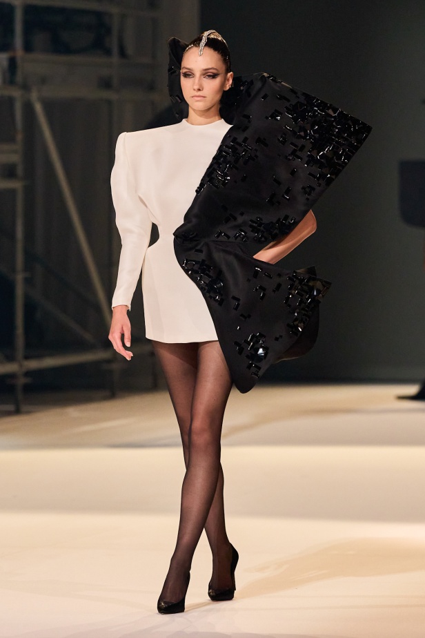 مجموعة Stephane Rolland للخياطة الراقية لخريف وشتاء 2025-2026