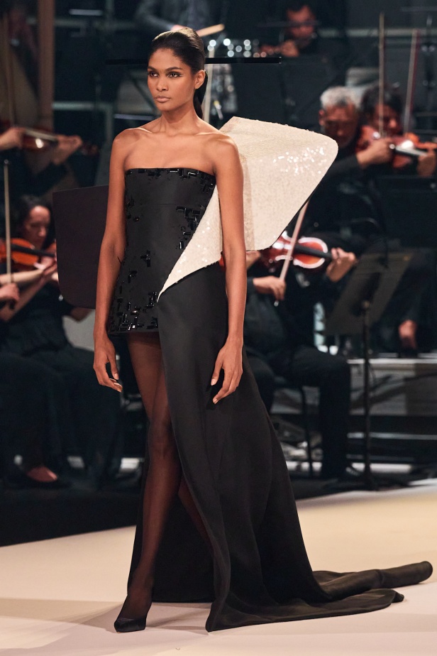 مجموعة Stephane Rolland للخياطة الراقية لخريف وشتاء 2025-2026