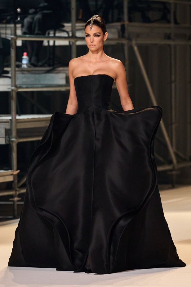 مجموعة Stephane Rolland للخياطة الراقية لخريف وشتاء 2025-2026