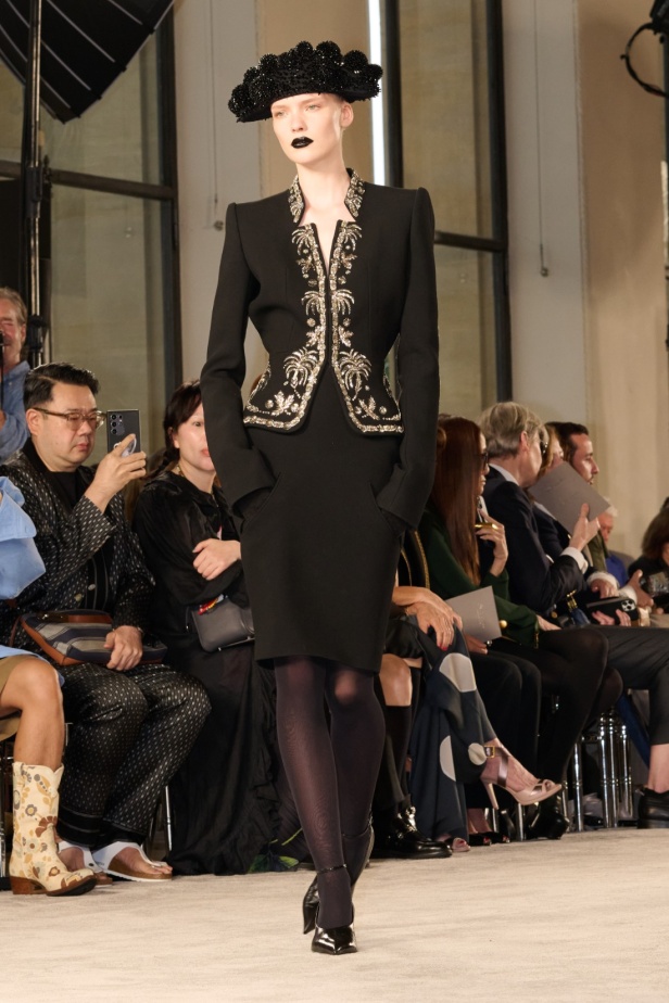 مجموعة Schiaparelli للأزياء الراقية لخريف 2025