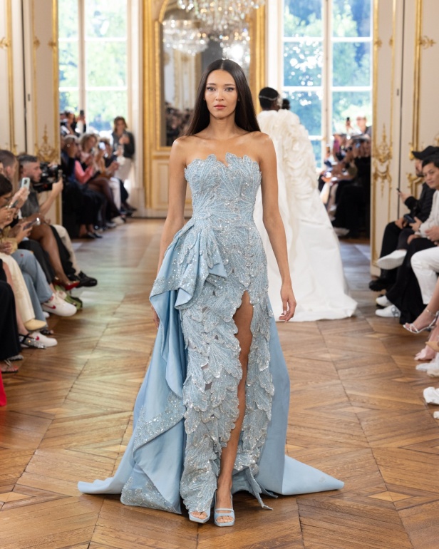 طوني ورد يستوحي مجموعة الأزياء الراقية من التنكر الغامض ويقول لـ"هي": بعض الفساتين استغرقت أكثر من 500 ساعة عمل يدوي (فيديو)