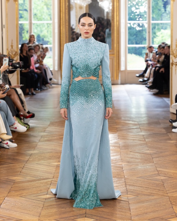 طوني ورد يستوحي مجموعة الأزياء الراقية من التنكر الغامض ويقول لـ"هي": بعض الفساتين استغرقت أكثر من 500 ساعة عمل يدوي (فيديو)