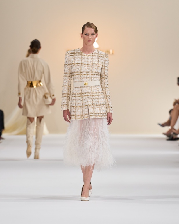 "تمارا رالف" تبدع في تقديم مجموعة كوتور مستوحاة من الآرت ديكو.. وتكشف لـ"هي": المرأة العربية تقدّر الموضة والرفاهية (فيديو)