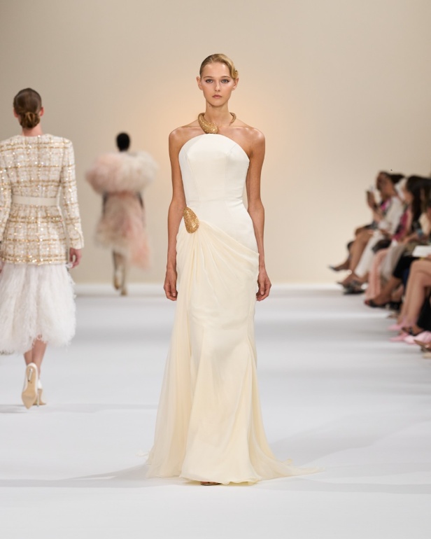 "تمارا رالف" تبدع في تقديم مجموعة كوتور مستوحاة من الآرت ديكو.. وتكشف لـ"هي": المرأة العربية تقدّر الموضة والرفاهية (فيديو)