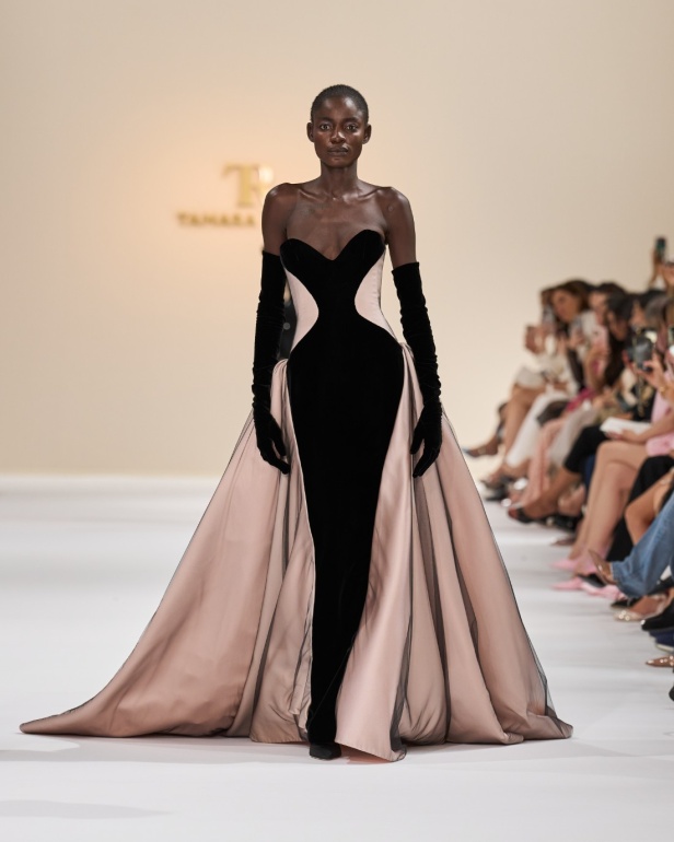 "تمارا رالف" تبدع في تقديم مجموعة كوتور مستوحاة من الآرت ديكو.. وتكشف لـ"هي": المرأة العربية تقدّر الموضة والرفاهية (فيديو)