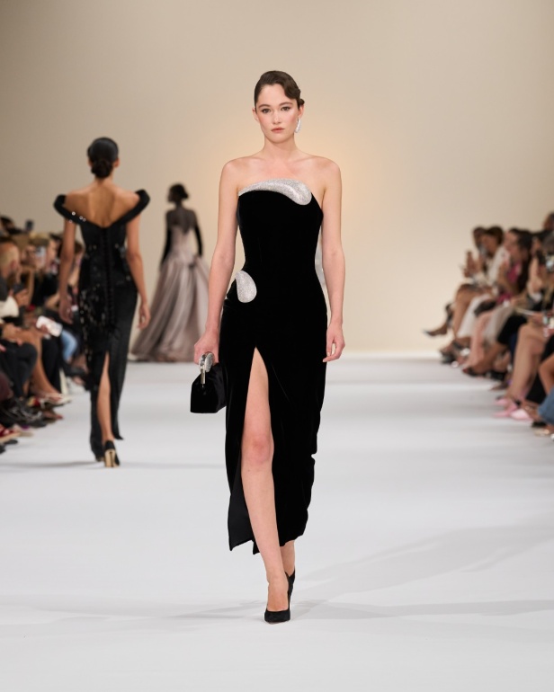 "تمارا رالف" تبدع في تقديم مجموعة كوتور مستوحاة من الآرت ديكو.. وتكشف لـ"هي": المرأة العربية تقدّر الموضة والرفاهية (فيديو)