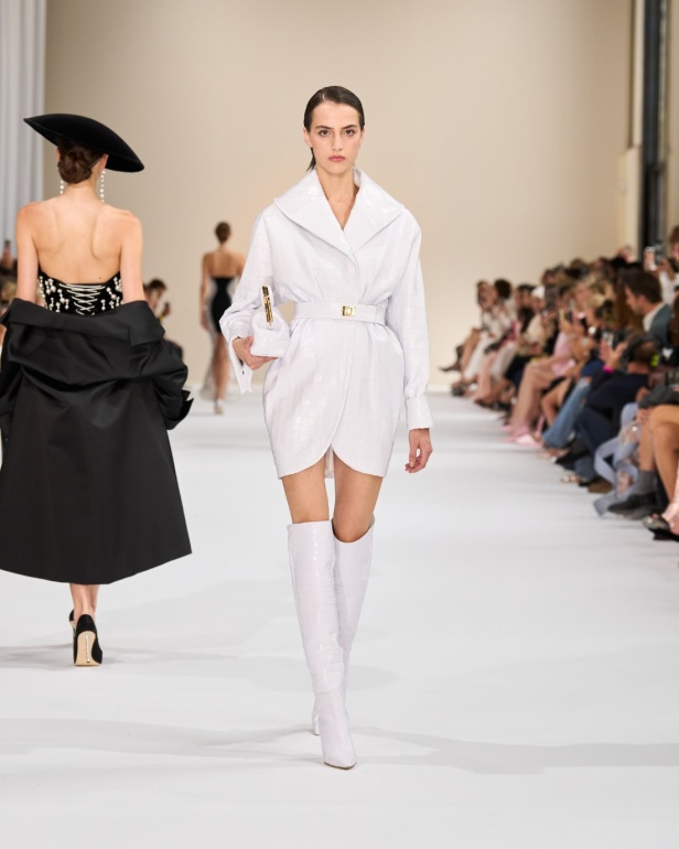 "تمارا رالف" تبدع في تقديم مجموعة كوتور مستوحاة من الآرت ديكو.. وتكشف لـ"هي": المرأة العربية تقدّر الموضة والرفاهية (فيديو)