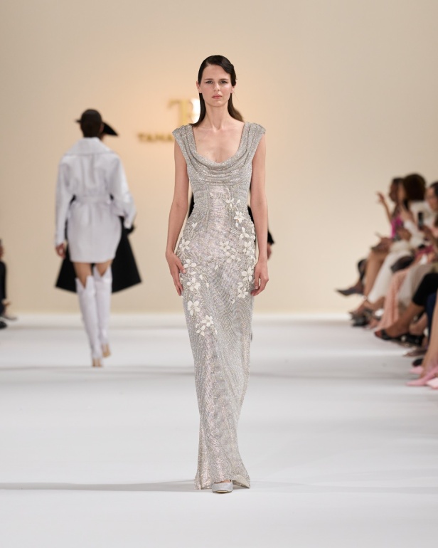 "تمارا رالف" تبدع في تقديم مجموعة كوتور مستوحاة من الآرت ديكو.. وتكشف لـ"هي": المرأة العربية تقدّر الموضة والرفاهية (فيديو)