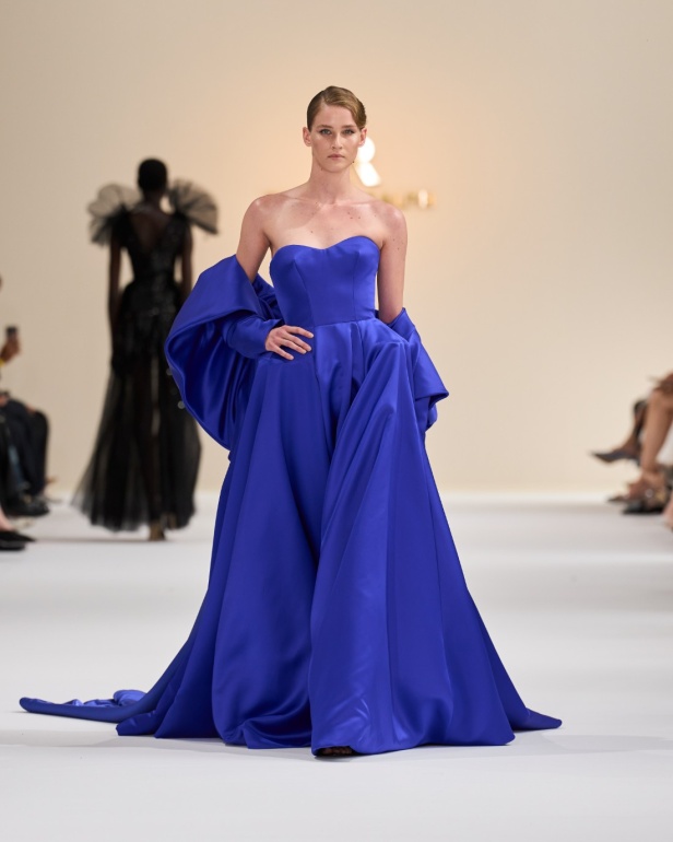 "تمارا رالف" تبدع في تقديم مجموعة كوتور مستوحاة من الآرت ديكو.. وتكشف لـ"هي": المرأة العربية تقدّر الموضة والرفاهية (فيديو)