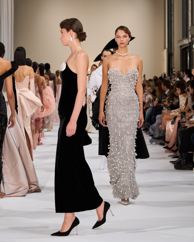 "تمارا رالف" تبدع في تقديم مجموعة كوتور مستوحاة من الآرت ديكو.. وتكشف لـ"هي": المرأة العربية تقدّر الموضة والرفاهية (فيديو)