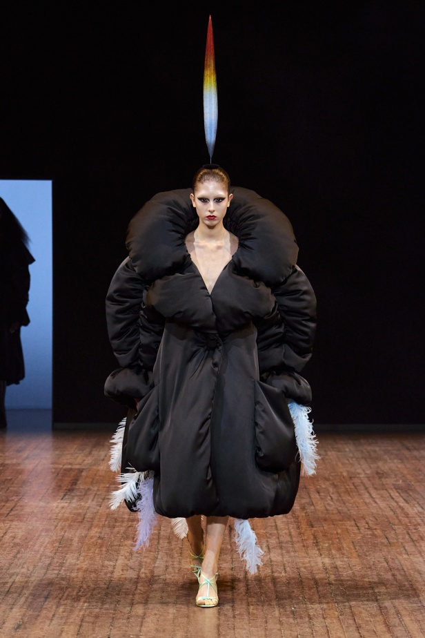 مجموعة Viktor & Rolf الراقية لخريف وشتاء 2025-2026 