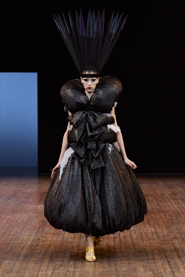 مجموعة Viktor & Rolf الراقية لخريف وشتاء 2025-2026 