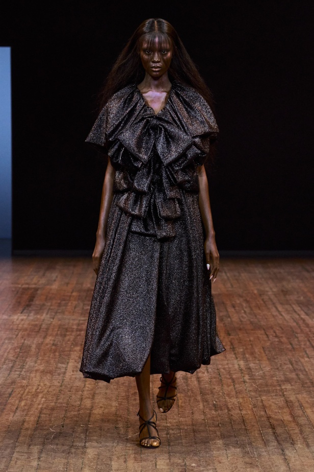 مجموعة Viktor & Rolf الراقية لخريف وشتاء 2025-2026 