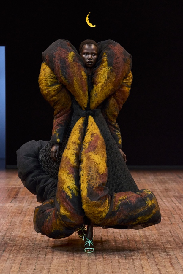 مجموعة Viktor & Rolf الراقية لخريف وشتاء 2025-2026 