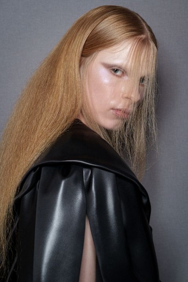 مجموعة Viktor & Rolf الراقية لخريف وشتاء 2025-2026 