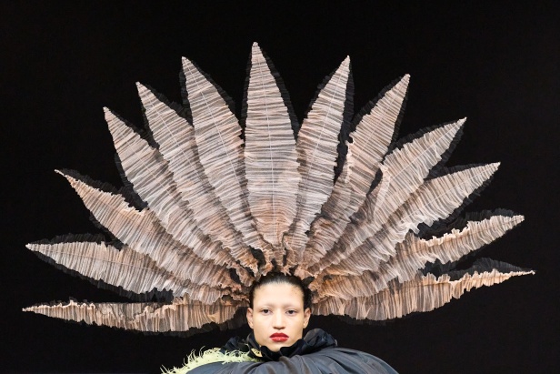 مجموعة Viktor & Rolf الراقية لخريف وشتاء 2025-2026 