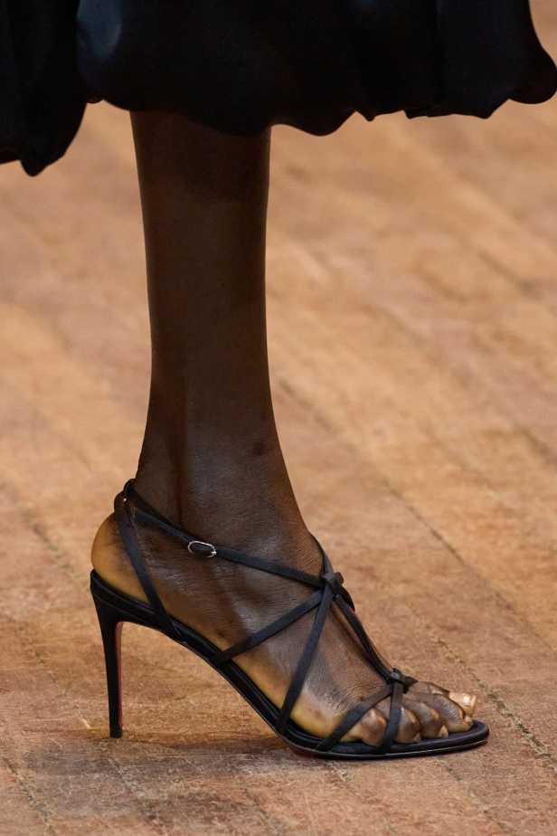 مجموعة Viktor & Rolf الراقية لخريف وشتاء 2025-2026 