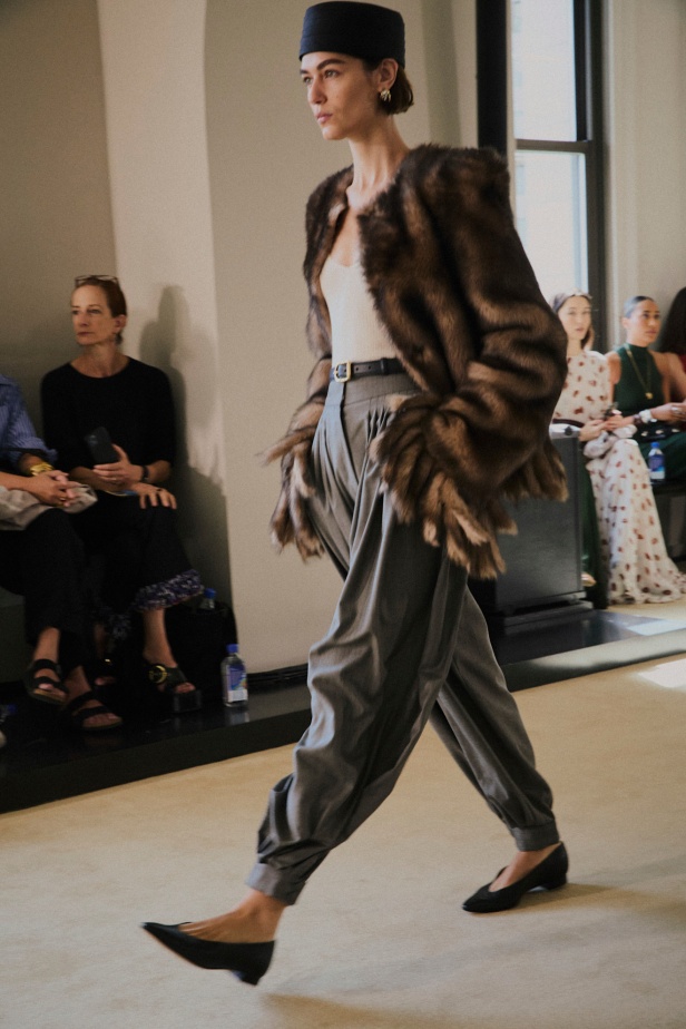 مجموعة Altuzarra لربيع وصيف 2026... اكتشاف الجمال في ما هو غير متوقع