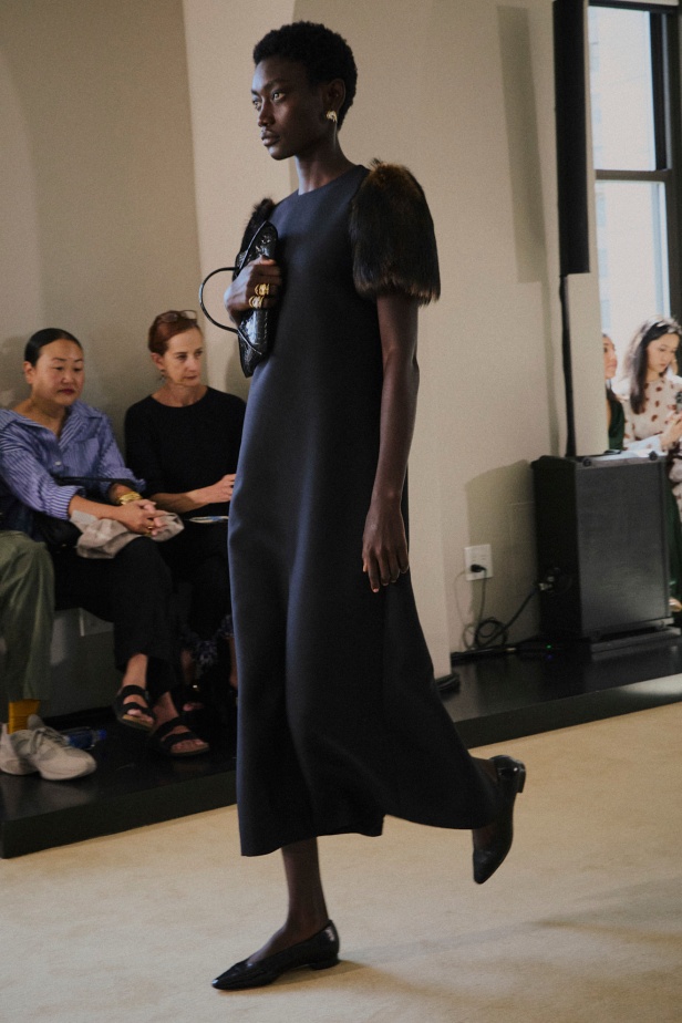 مجموعة Altuzarra لربيع وصيف 2026... اكتشاف الجمال في ما هو غير متوقع