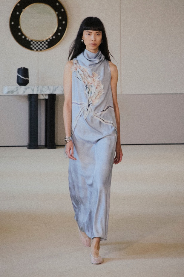 مجموعة Altuzarra لربيع وصيف 2026... اكتشاف الجمال في ما هو غير متوقع