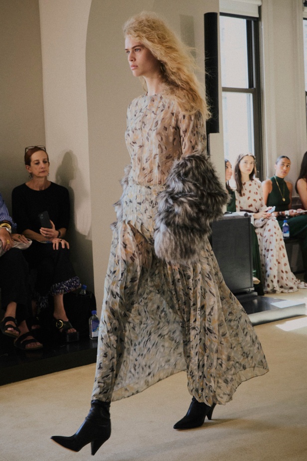 مجموعة Altuzarra لربيع وصيف 2026... اكتشاف الجمال في ما هو غير متوقع