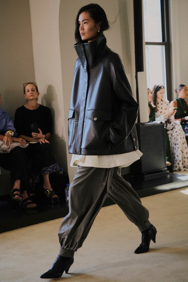 مجموعة Altuzarra لربيع وصيف 2026... اكتشاف الجمال في ما هو غير متوقع