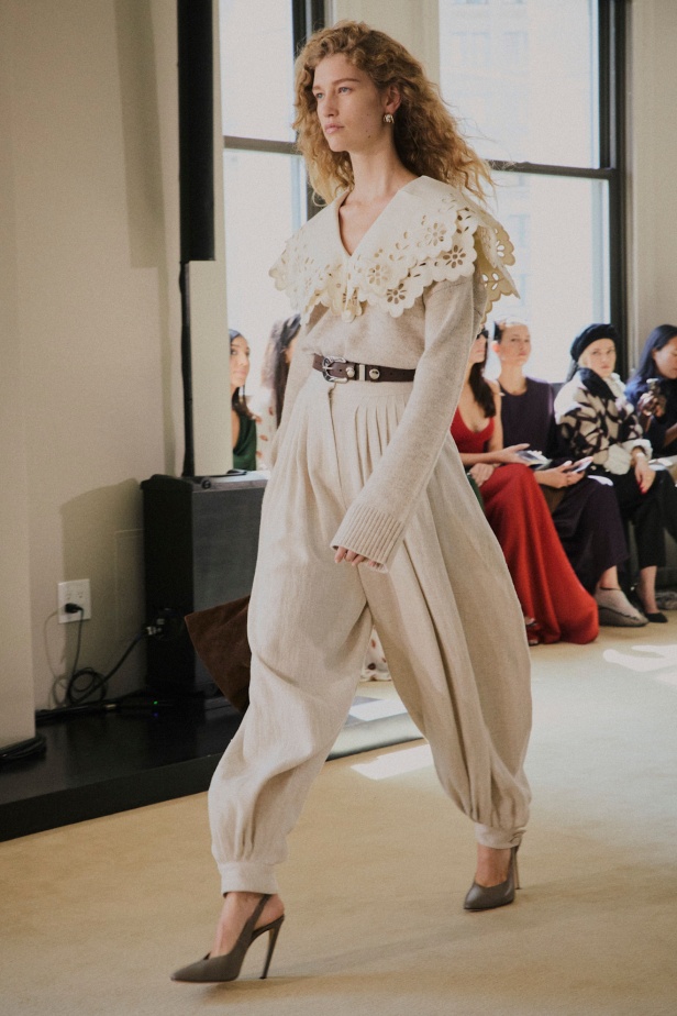 مجموعة Altuzarra لربيع وصيف 2026... اكتشاف الجمال في ما هو غير متوقع