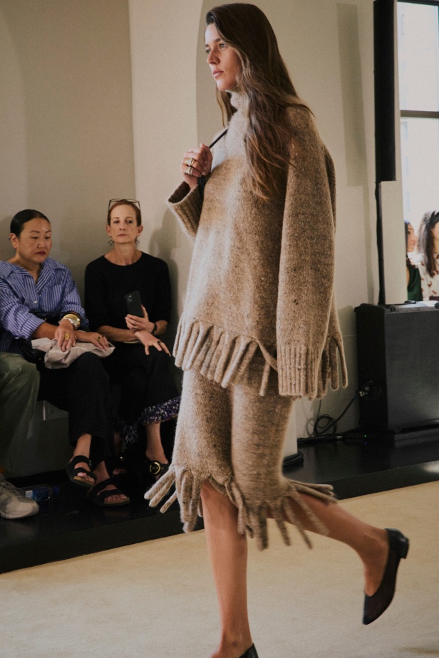 مجموعة Altuzarra لربيع وصيف 2026... اكتشاف الجمال في ما هو غير متوقع