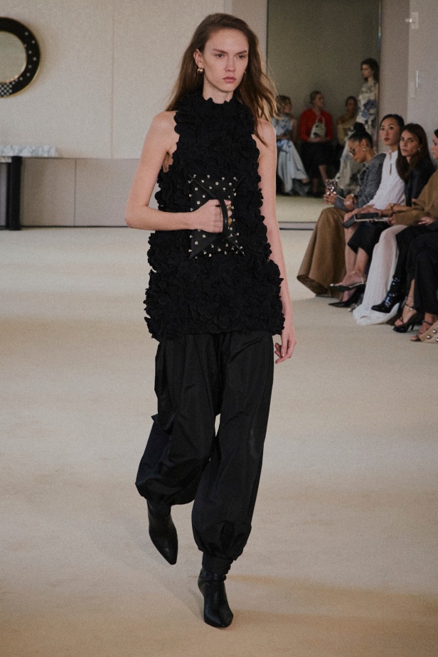 مجموعة Altuzarra لربيع وصيف 2026... اكتشاف الجمال في ما هو غير متوقع