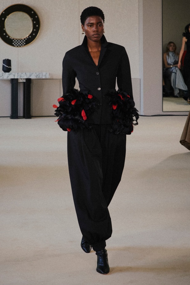 مجموعة Altuzarra لربيع وصيف 2026... اكتشاف الجمال في ما هو غير متوقع