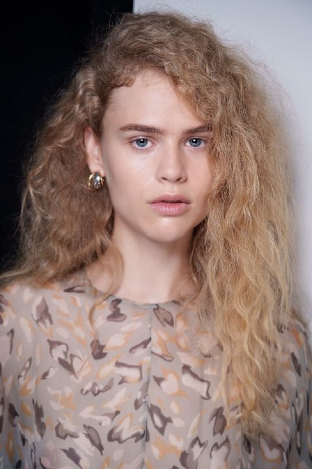 مجموعة Altuzarra لربيع وصيف 2026... اكتشاف الجمال في ما هو غير متوقع