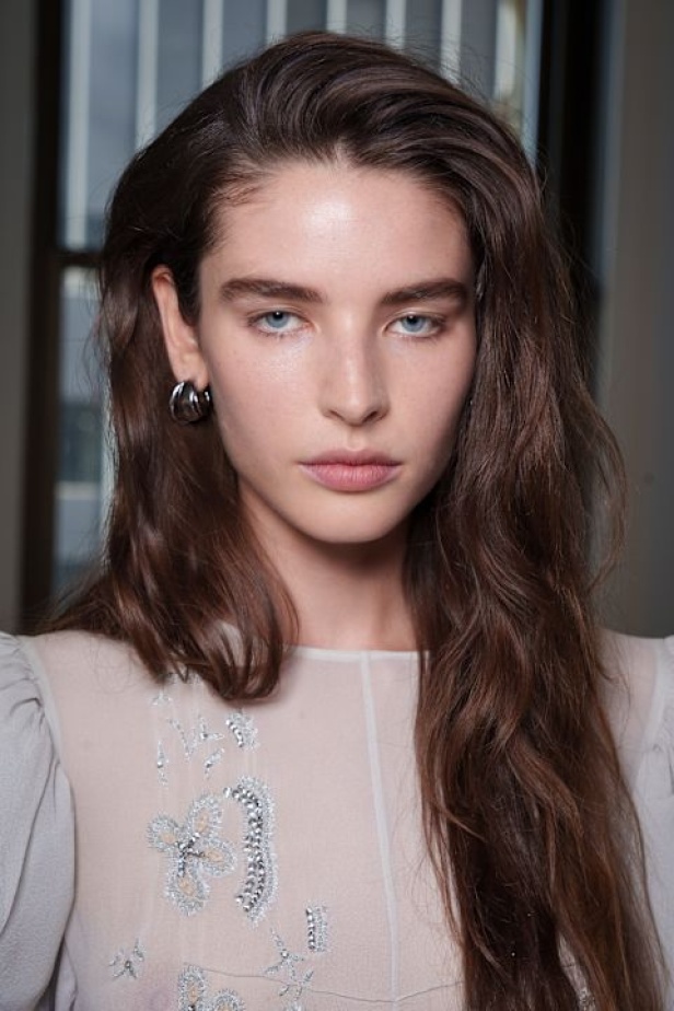 مجموعة Altuzarra لربيع وصيف 2026... اكتشاف الجمال في ما هو غير متوقع