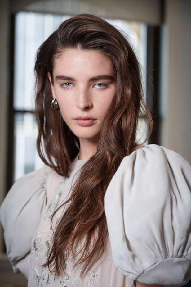 مجموعة Altuzarra لربيع وصيف 2026... اكتشاف الجمال في ما هو غير متوقع