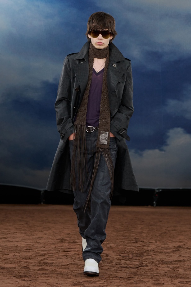 مجموعة Burberry لربيع وصيف 2026 تحيي موضة الشباب
