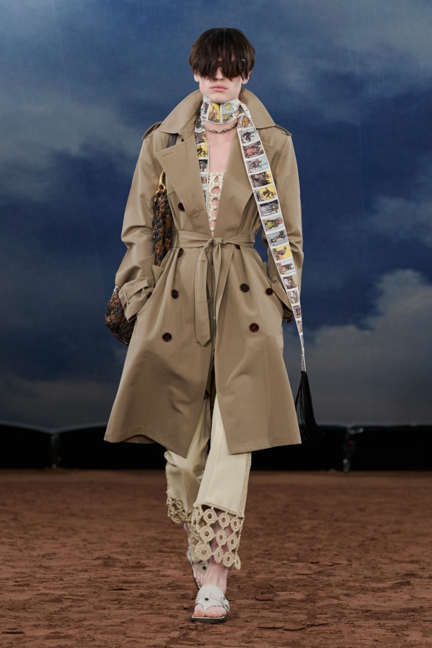 مجموعة Burberry لربيع وصيف 2026 تحيي موضة الشباب